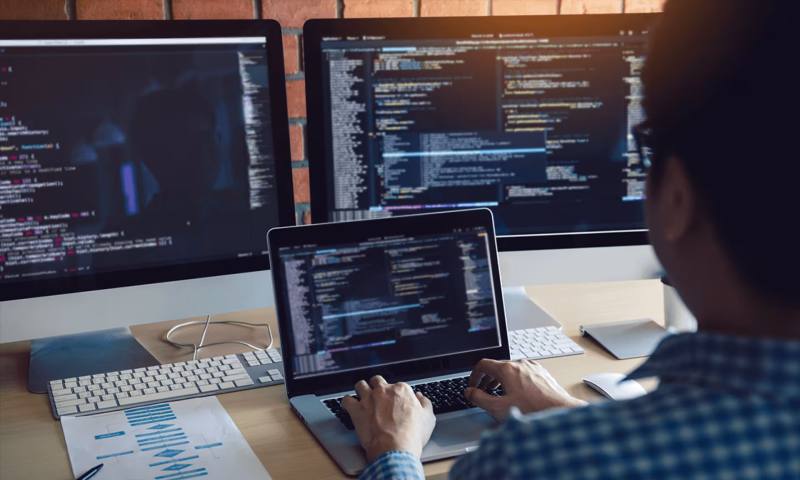 数据科学选型:R与Python如何赋能弥勒市网站建设?